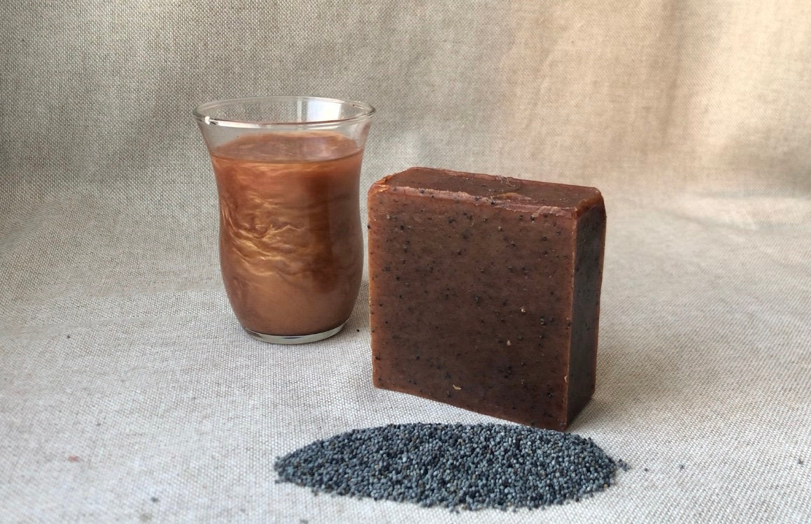 ROCHE PETRA - Savon doux gommage Paprika & Graines de pavot (tous types de peaux, peaux sèches, matures, fragiles) - 100g